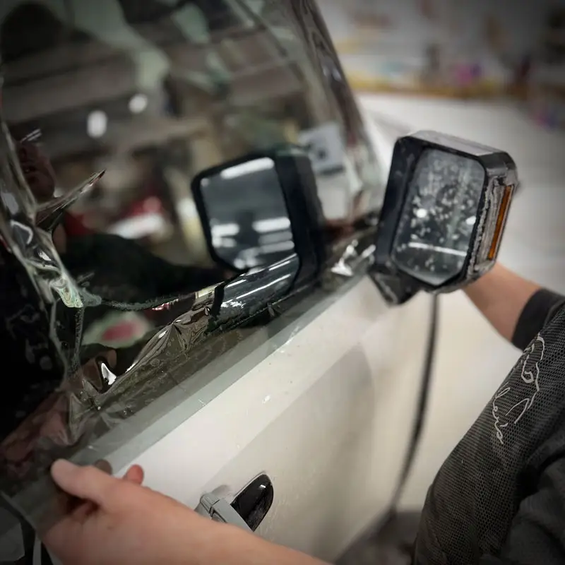 window-tint-applying2